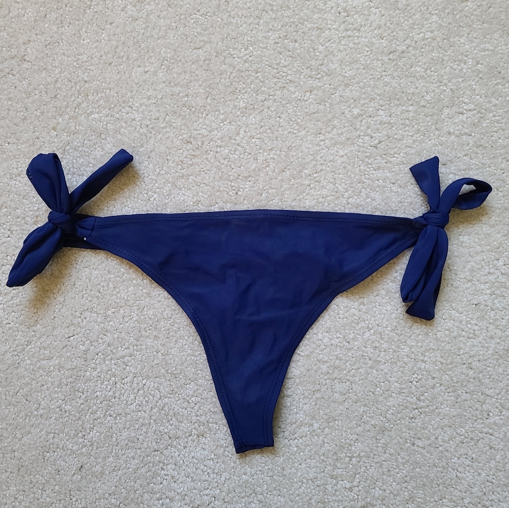 Thong bikini bottom